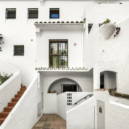 Marina 1bd Sea Views Club Access Apartment Marbella