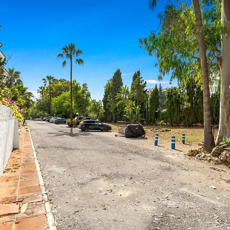 Marina 1bd Sea Views Club Access Apartment Marbella