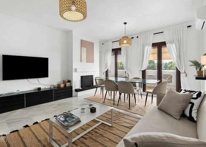 Marina 1bd Sea Views Club Access